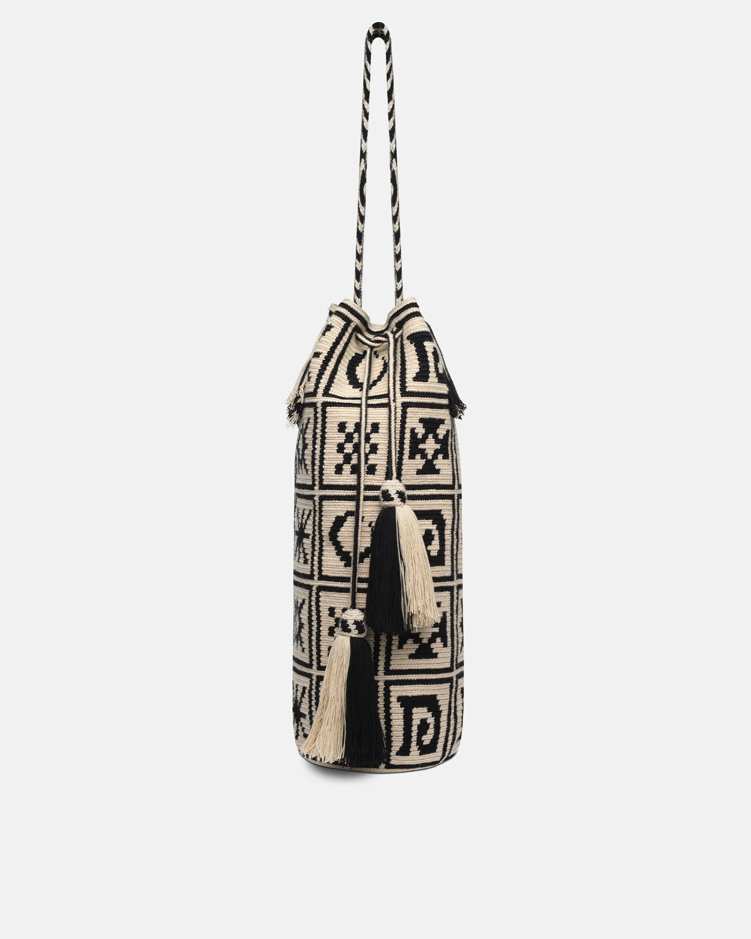 Wayuu Symbol Maxi - Crocheted Bucket Bag - Kopjafa Black/Creme - Image 2
